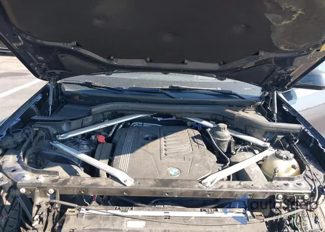 2022 BMW X6 xDrive40I z USA, uszkodzony, nr VIN 5UXCY6C05N9M69655